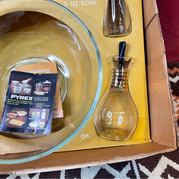 Vintage 1960’s NEW Pyrex Ware 3 Quart Salad Bowl Cruet 14k Gold Trim 7 Pc Set - Picture 6 of 10